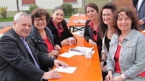 DGB-Regionsvorsitzender Klaus Pauli mit den SPD-Frauen aus dem Landkreis Landshut
